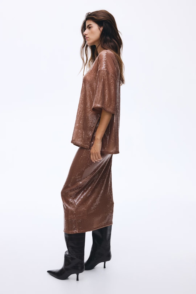 Flitrový oversize top,H&M, 619 Kč
Flitrová sukně, H&M, 739 Kč