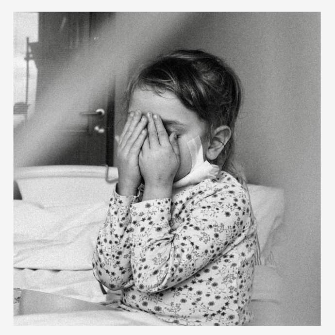 Aktuálně dívenka podstupuje biologickou léčbu.