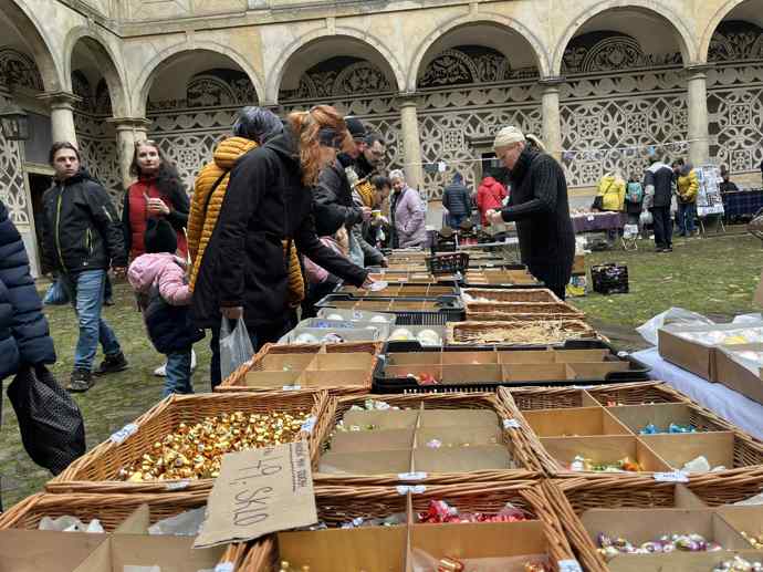 Pořídit jste si zde mohli třeba vánoční ozdobičku za 49 Kč.