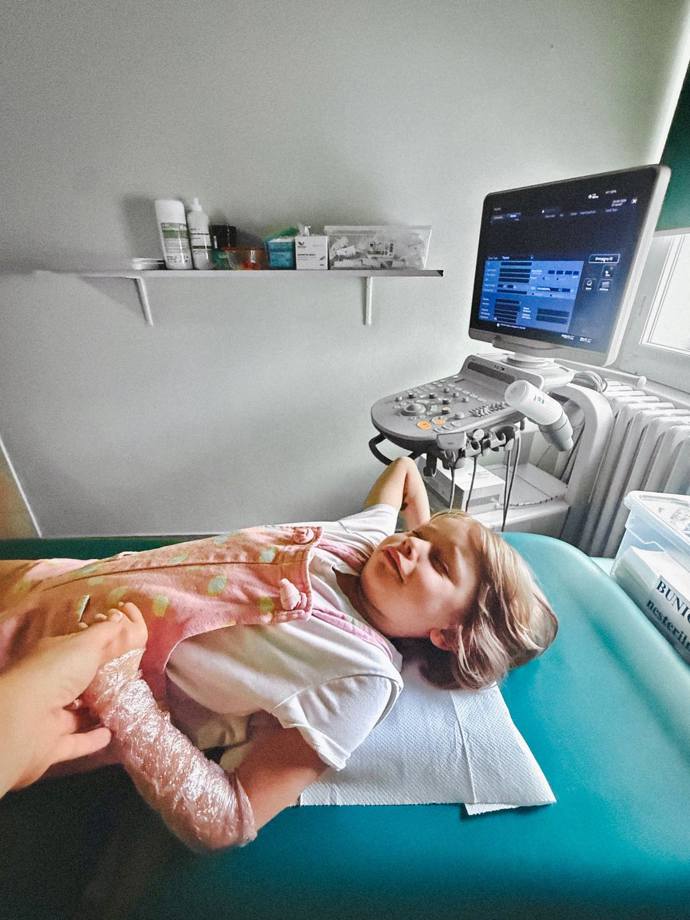 Šestiletá Olívie strávila většinu svého života v nemocnicích a zhoubné nádory v jejím těle stále rostou. 