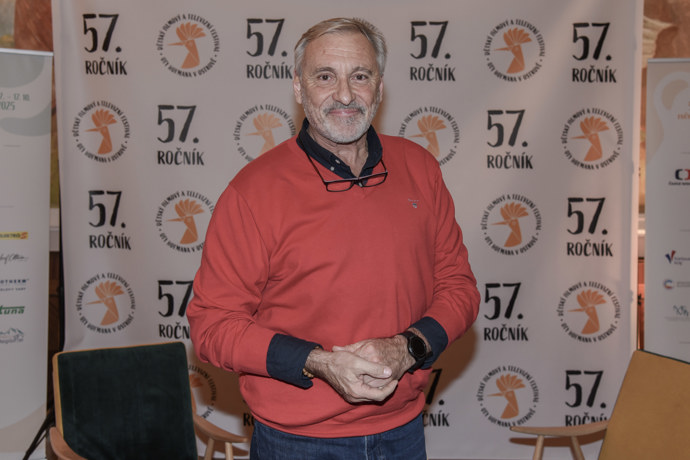 Jan Čenský byl jedním ze signatářů petice Několik vět.