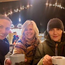 Eva Pavlová se svým týmem na Vánočních trzích.