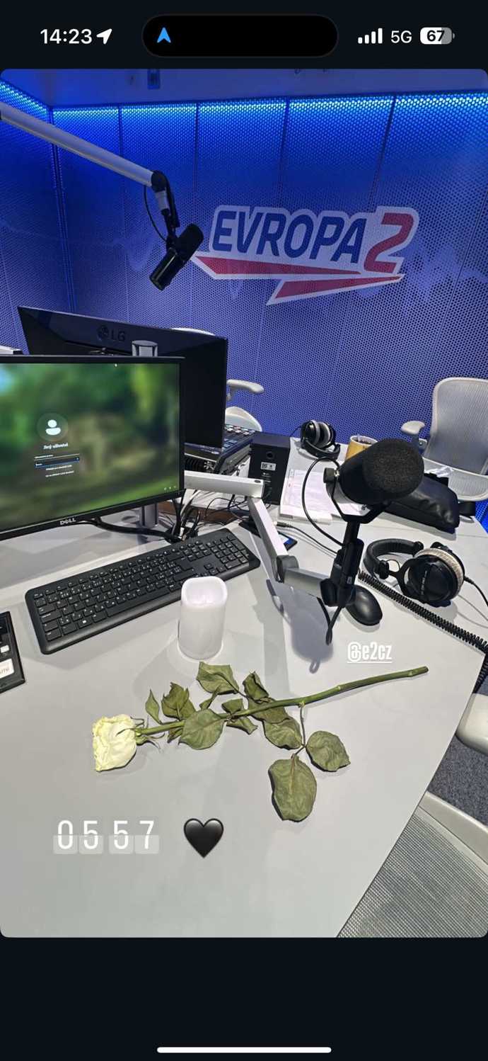 Pracovní stůl Patrika Hezuckého.