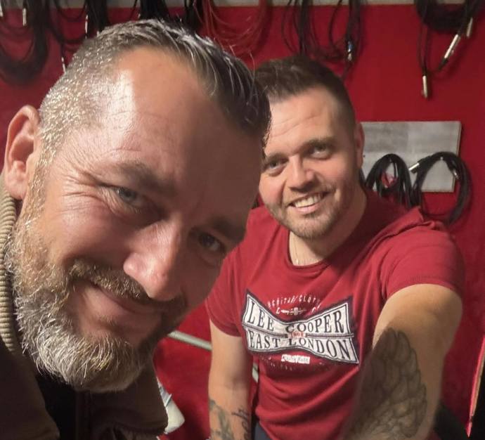 Adam Urban (vpravo) zemřel při dopravní nehodě.