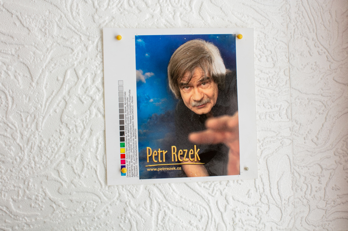 Jeden z plakátů Petra Rezka