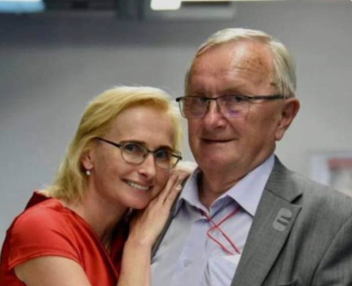 Zemřel otec Kateřiny Konečné Karel Konečný.