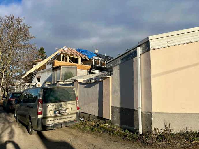 Na Vémolandu stavby pokračují.