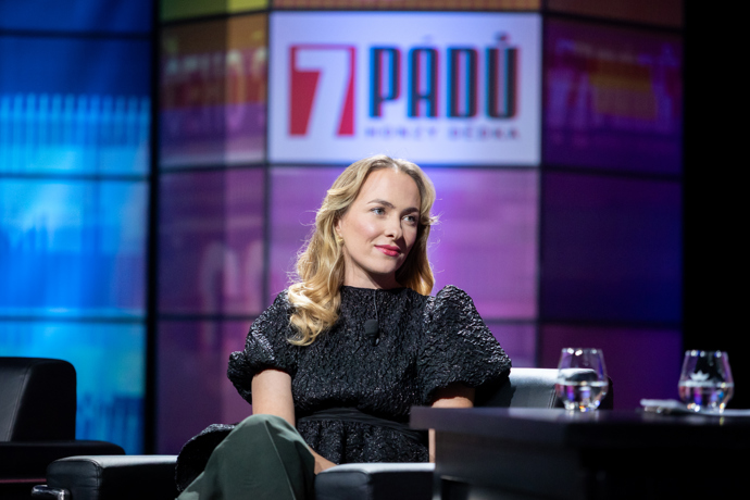 Elizaveta Maximová v show 7 pádů Honzy Dědka.