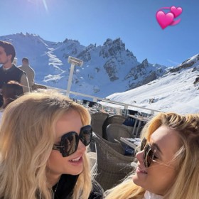 Monika Babišová se svou dcerou Vivien na horách.