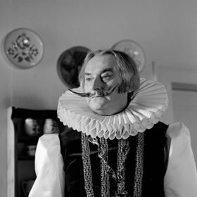 Jiří Sovák v celými generacemi milovaném seriálu Arabela jako čaroděj Vigo.