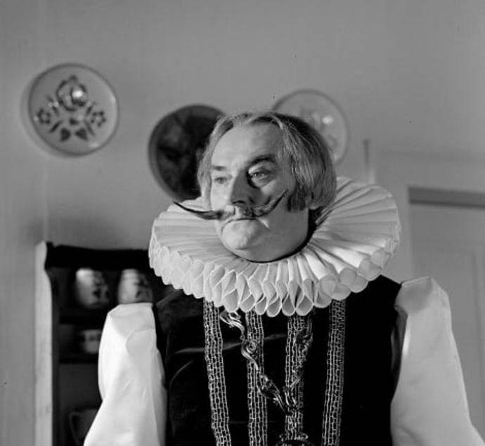 Jiří Sovák v celými generacemi milovaném seriálu Arabela jako čaroděj Vigo.