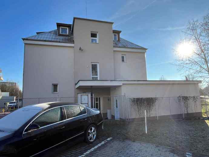 Vémola si za posledního půl roku pořídil celkem 21 bytů. 