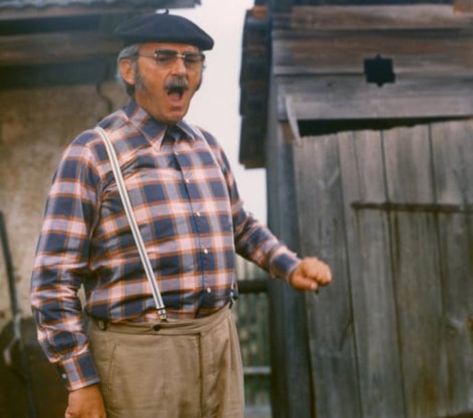 Jiří Sovák v legendárním seriálu Chalupáři jako Evžen Huml.