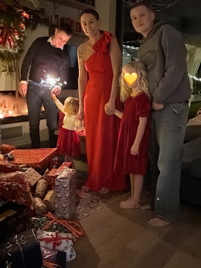 Agáta Hanychová se vyfotila s rodinkou.