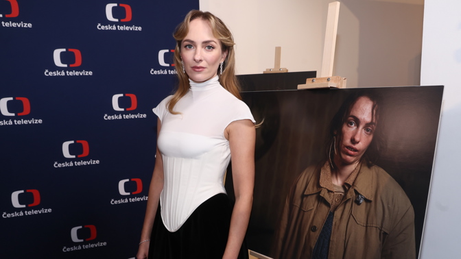 Strávila jsem půl roku na psychiatrii, popsala Elizaveta Maximová přípravu na roli v dramatu Máma