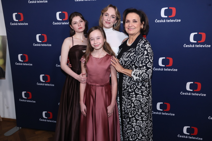 Ve filmu Máma si lékařku zahrála Veronika Freimanová. 