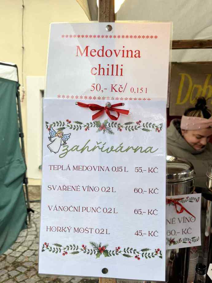 Zahřát jste se mohli také medovinou s chilli, svařákem nebo punčem.
