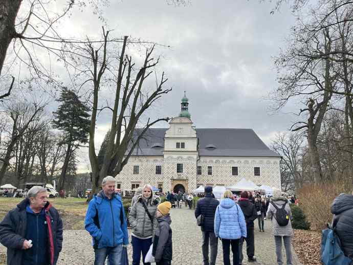Zámek v Doudlebách nad Orlicí otevřel 7. prosince své brány adventním trhům.