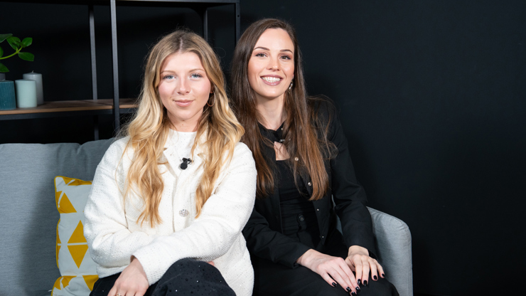 eXtra host - Kristýna Slavíková a Natálie Krumlovská (Bachelor) 01