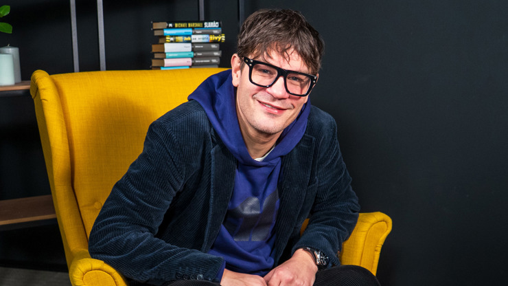 extra host David Kraus 02