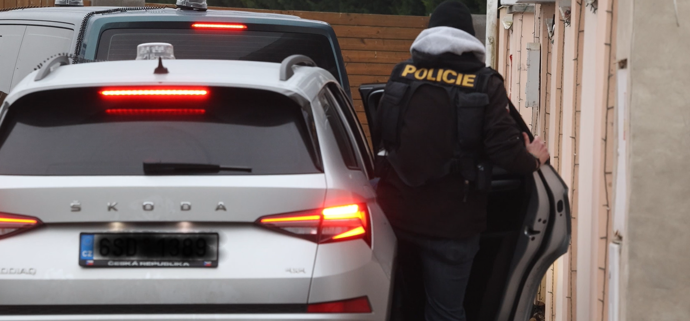 Karlose Vémolu odvezli.