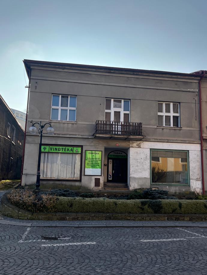 Karlos Vémola si pořídil dvoupatrový dům s pozemkem.