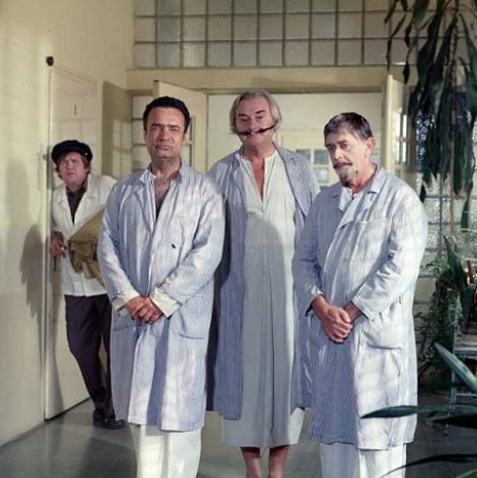 Jiří Sovák se svými slavnými kolegy, Vladimírem Menšíkem a Vlastimilem Brodským, v seriálu Arabela.