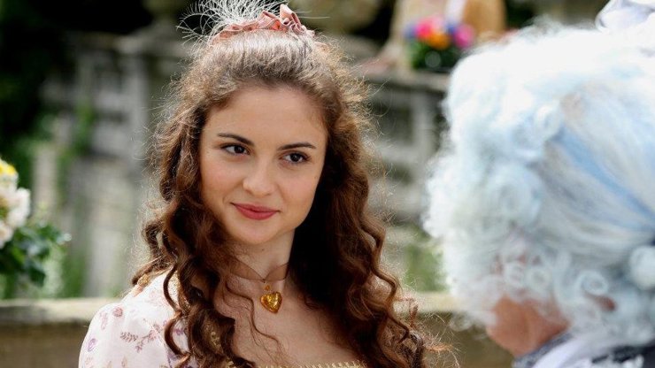 Zvláštní zvyk princezny z pohádky Korunní princ. Podzimková si při sledování sebe sama prochází peklem 