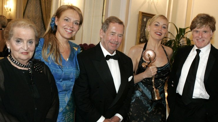 Dagmar s Václavem Havlovými a Sharon Stone.