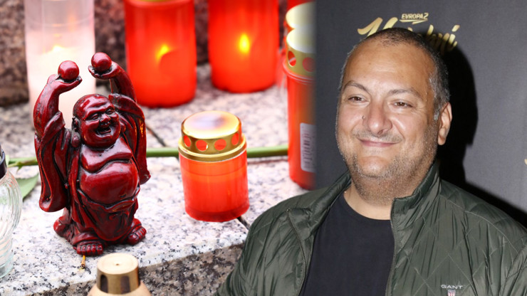 OBRAZEM: Svíčky, andělé a dojemné vzkazy. Před Evropou 2 vzniklo pietní místo pro Hezuckého