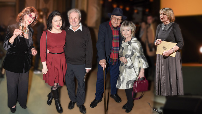 Módní policie z Lucerny: Saskia Burešová si pohrála se sametem, Eliška Balzerová vsadila na odstíny šedé