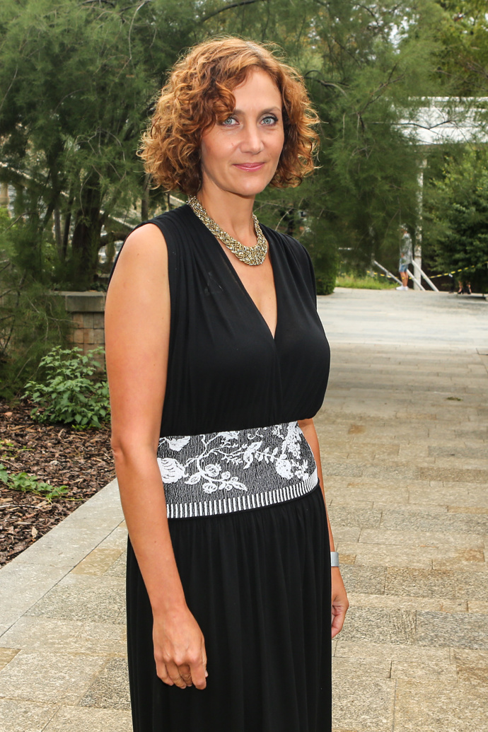 Do společnosti chodí ráda, práci si ale vybírá s ohledem na to, aby s ní souzněla.