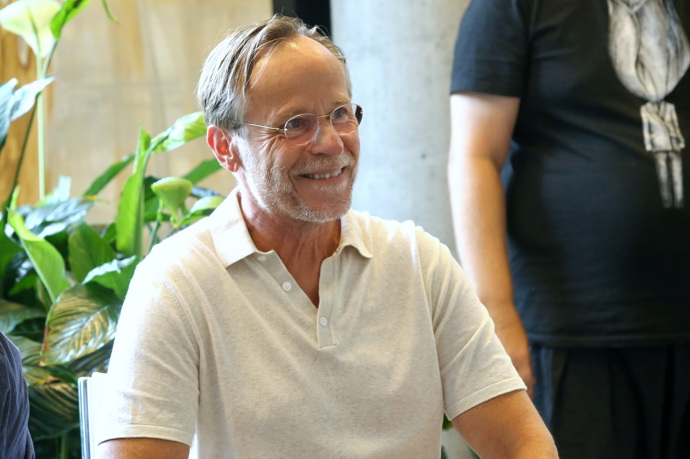 Chová koně a skot a pěstuje borůvky. Ani herectví ale úplně na hřebík nepověsil. V roce 2021 si Karel Roden zahrál ve snímku Vánoční příběh, následující snímky jsou z tohoto filmu.