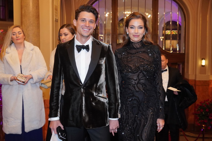 Zpěvák tvoří stylový pár s modelkou Andreou Bezděkovou.