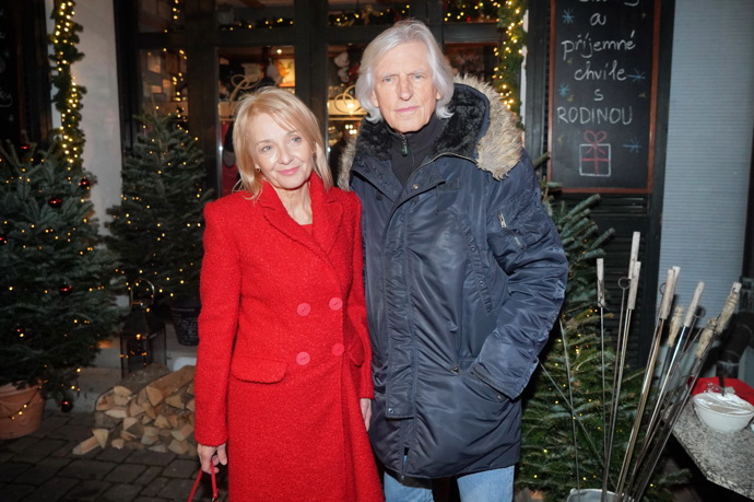 Doprovod jí dělal její partner Ivan Hubač. 