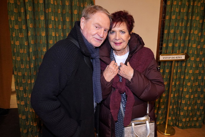 Petr Jančařík s manželkou, která s příchodem zimy obléká vínovou bundu. 