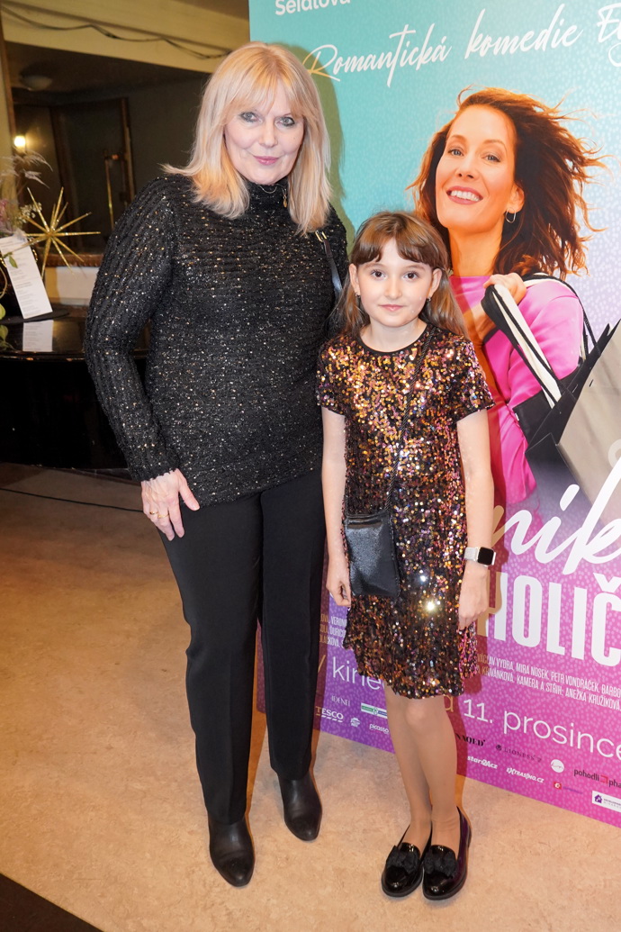 Návrhářka Marie Zelená si vystačila s černým svetrem a černými kalhotami. 