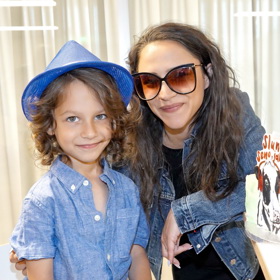 Vypadá to, že oba synové po rodičích podědili umělecké geny. 