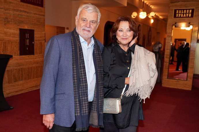 A krásně ladí i s manželkou Zlatou Adamovskou.