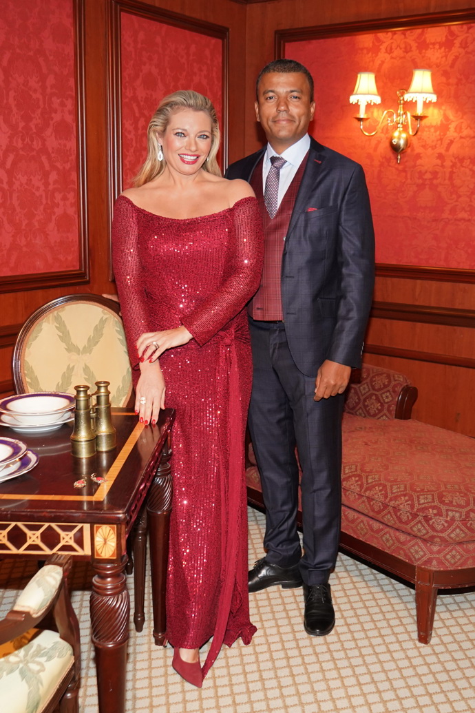 Výstavu osobně otvírala oblíbená televizní dvojice moderátorů Rey Koranteng a Lucie Borhyová. 