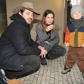 Vojtěch Kotek dorazil na křest knihy Marie Fasorové se svou rodinou.