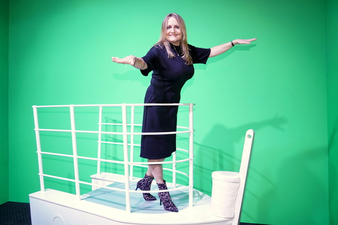 Regina Řandová si vyzkoušela pózování na přídi lodi. 