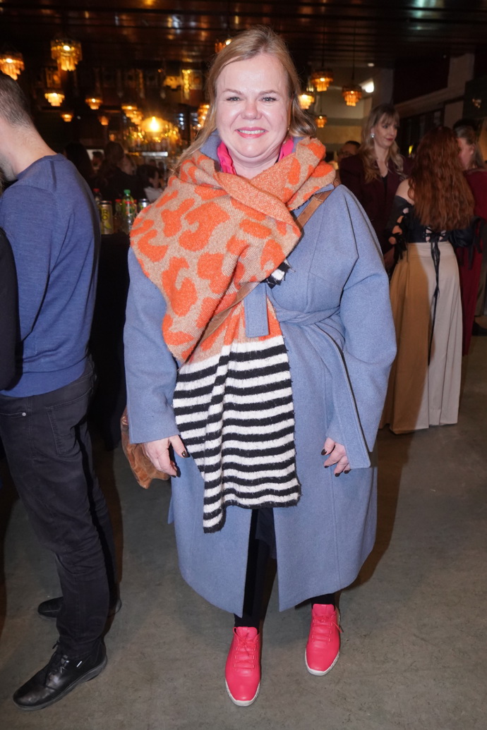 Sabina Remundová vyrazila na filmovou premiéru v outfitu, který byl překombinovaný jak barevně, tak doplňky. 