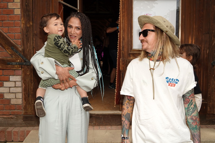 Zpěvačka říká, že ty strašidelné do domu nepouští. 