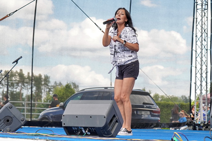 V šedesáti letech Heidi Janků může hrdě ukazovat své štíhlé nohy. 