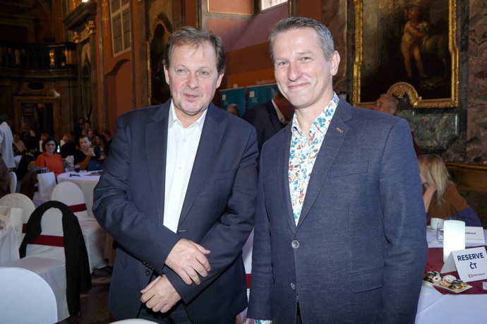 Jak na sebe sám prozradil, má za sebou již téměř padesát autonehod. Na snímku s bývalým ředitelem České televize, Petrem Dvořákem.