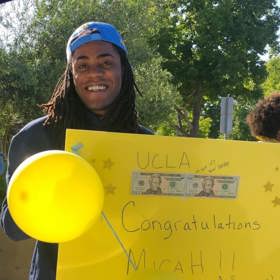 Pod fotky syna píší lidé vrah.