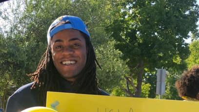 FOTO: Pod fotky syna píší lidé vrah.