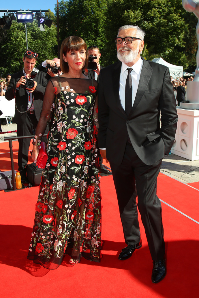 Stejné šaty přitom vynesla už v roce 2018 na slavnostním zakončení KVIFF.