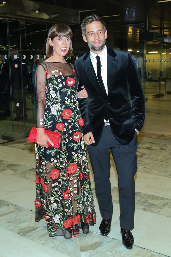 Kromě manžela Jiřího Bartošky se po jejím boku tehdy objevil i syn Janek.